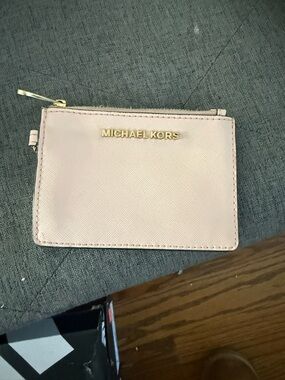 Michael Kors Light Pink Saffiano Zip Card Holder approx 4x3 inches snall